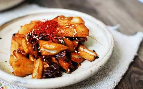 台風や大雨で家から出られない時に常備のありあわせでつくる1品 「常備菜・ベーコンとレンコンのきんぴら」