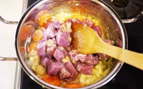 簡単デコカレー！ アフロ猿の絶品バナナカレー