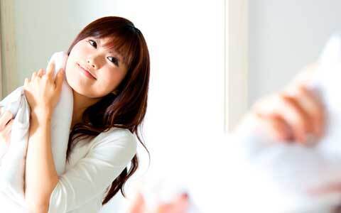 実は簡単だった！ モデル級の透明感ある肌になる方法