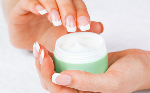 爪が弱る？ 割れる？ 過剰なネイルで疲れた指先を癒す爪ケア方法