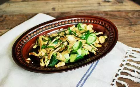 秋のダイエットレシピ「きのこのヘルシーサラダ」