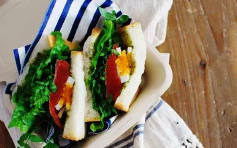 OL弁当レシピ『〆サーモンのジェノベ風サンドイッチ弁当』