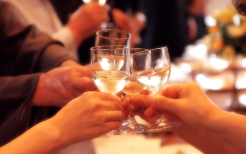 簡単・イチコロ！？　お酒が飲めない男を落とす方法