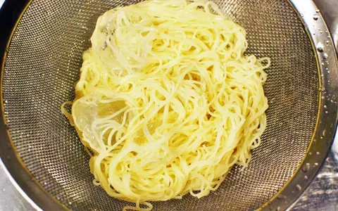 エスニック風　おろしきゅうり冷麺