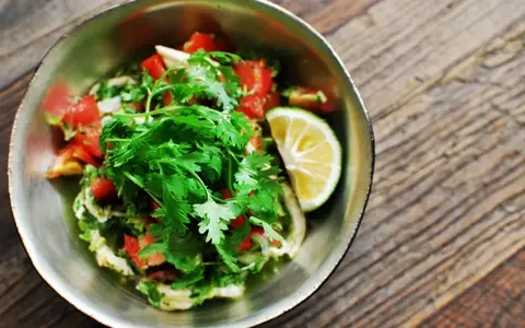 エスニック風　おろしきゅうり冷麺