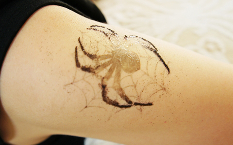 予想以上の美しさ！ 素肌にキラキラ輝く「ボディジュエリー」講座を体験