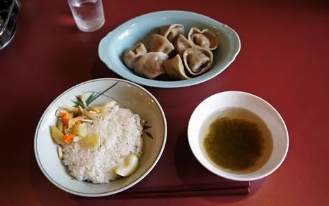 美容に良し！ ハマるハトムギ皮の水餃子＠代々木上原　按田餃子