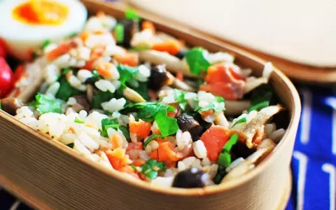 OL弁当レシピ「きのことサーモンのちらし寿司弁当」