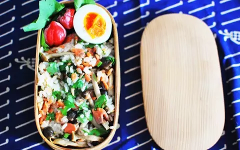 OL弁当レシピ「きのことサーモンのちらし寿司弁当」