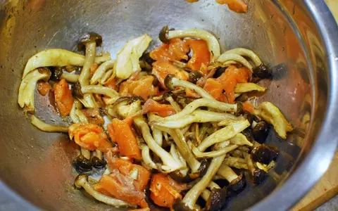 OL弁当レシピ「きのことサーモンのちらし寿司弁当」