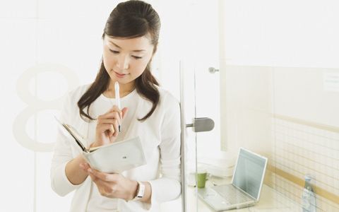 結婚に焦るアラサー女子の、ますます結婚を遠ざけるNG行動って？　