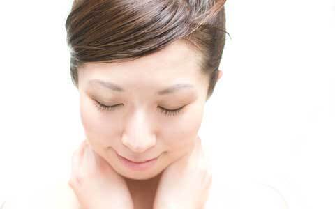 夏の疲れたくすみ肌を一掃、透明感のある肌を導く3ステップとは？