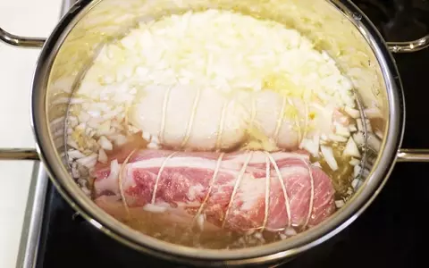 野菜たっぷり！ 体も温まる、チャーシュー入りトマトラーメン