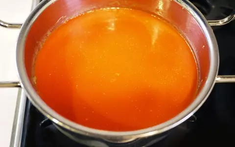 野菜たっぷり！ 体も温まる、チャーシュー入りトマトラーメン