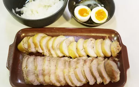 野菜たっぷり！ 体も温まる、チャーシュー入りトマトラーメン