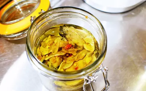 牡蠣のオイル漬け