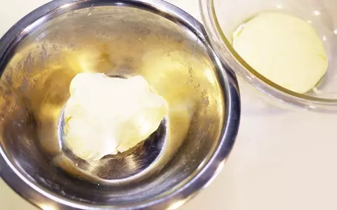 柚子とメープルが香る、ちょっとユニークな洋風みたらし団子