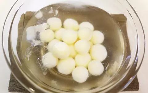 柚子とメープルが香る、ちょっとユニークな洋風みたらし団子