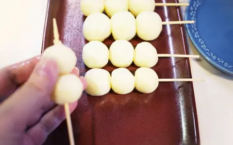 柚子とメープルが香る、ちょっとユニークな洋風みたらし団子