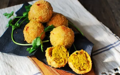 お手軽ハロウィンレシピ「かぼちゃのひとくちコロッケ」