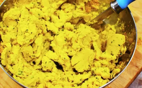 お手軽ハロウィンレシピ「かぼちゃのひとくちコロッケ」