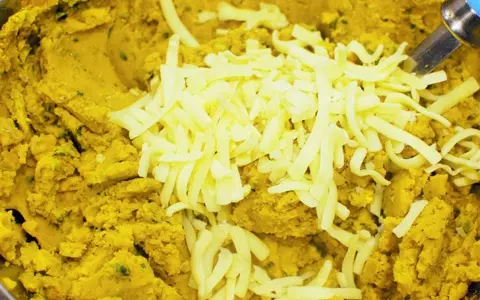 お手軽ハロウィンレシピ「かぼちゃのひとくちコロッケ」