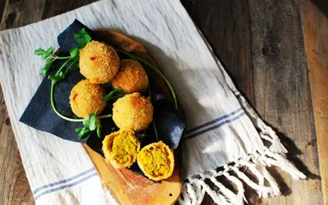 お手軽ハロウィンレシピ「かぼちゃのひとくちコロッケ」