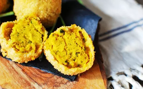 お手軽ハロウィンレシピ「かぼちゃのひとくちコロッケ」