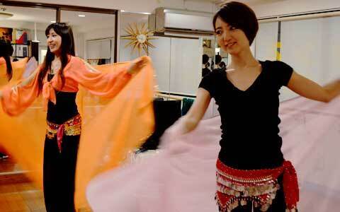 オンナらしさとくびれたウエストをゲット！　女性としての自信がつくベリーダンスを体験