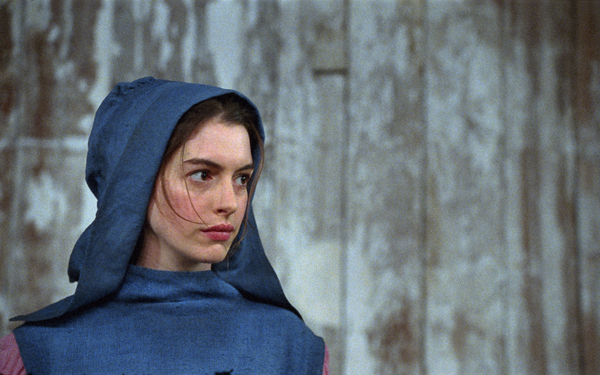 アンハサウェイのセクシー&キュートな魅力！ 芯のある生き方で素敵な女性に