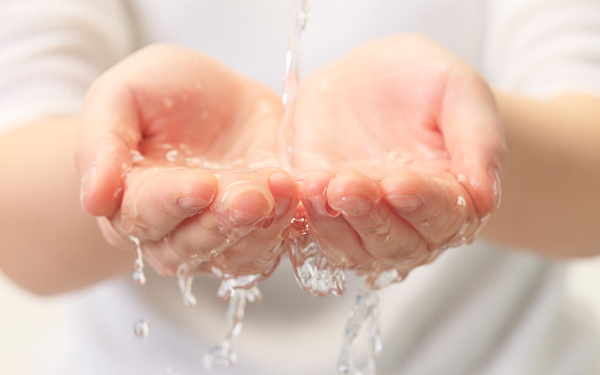 人気の「炭酸美容」を体験！ 肌のくすみを劇的改善!?　　