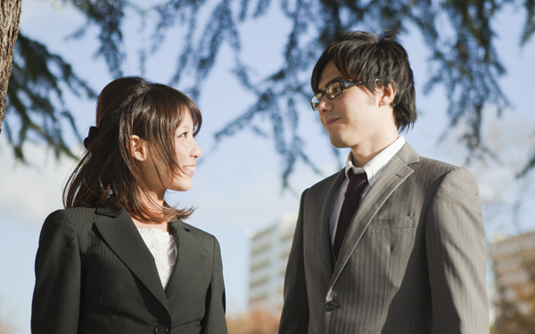 職場で気になる彼に素直にアプローチできません 【 ひかりの恋愛お悩み相談】