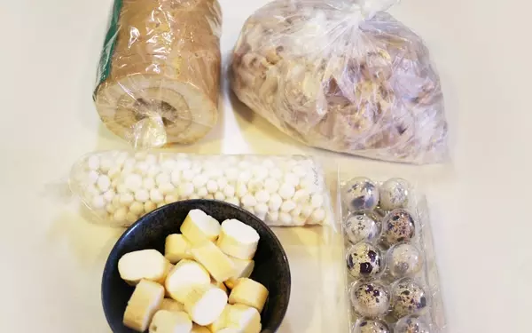 寒い日に彼と食べたい、日本酒にも合う熱々モツ煮