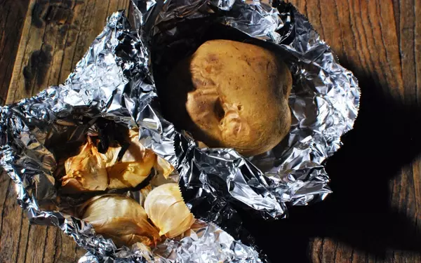 免疫力アップレシピ「まるごとニンニクとじゃがいもの味噌炒め」