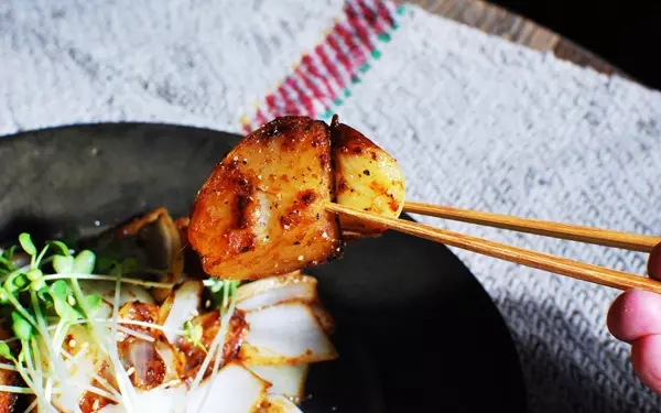 免疫力アップレシピ「まるごとニンニクとじゃがいもの味噌炒め」