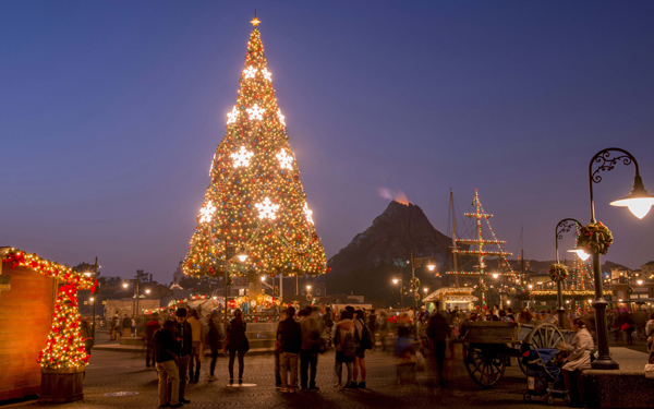 東京ディズニーリゾートのクリスマスイベントをチェック！ パーク全体がクリスマスムード一色でロマンチック！