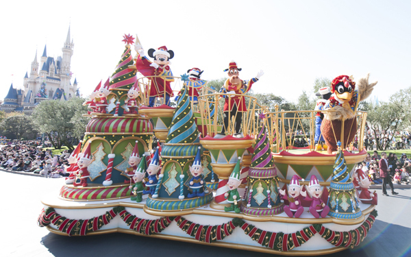 東京ディズニーリゾートのクリスマスイベントをチェック！ パーク全体がクリスマスムード一色でロマンチック！