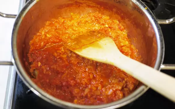 ミニブタが可愛い、イタリアン風ジューシー豚団子丼