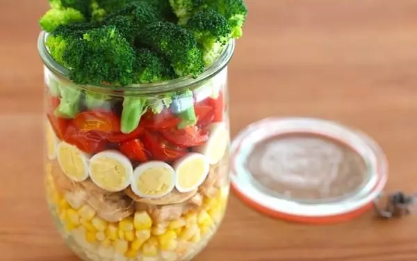 もてなしにも持ち寄りにもほめられること間違いなしのジャーサラダレシピ