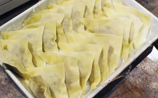 お夜食レシピ「プリプリ海老ワンタンうどん」