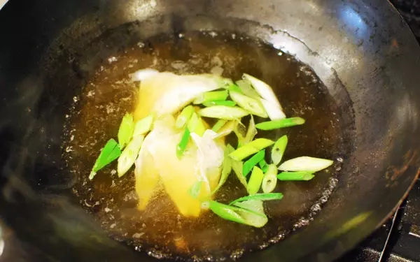 お夜食レシピ「プリプリ海老ワンタンうどん」