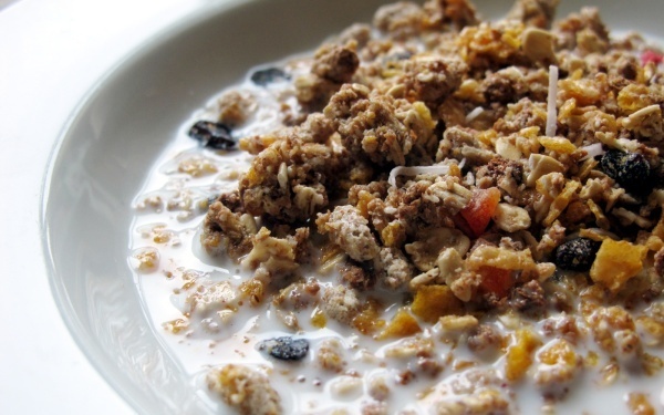 食べるだけじゃない！ オートミールを使った意外な美肌テク