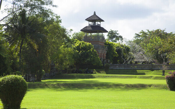 国内外の最強パワースポットで、2015年の"恋愛力"アップ！