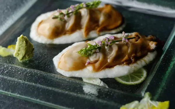 牡蠣がおいしい季節。オープンしたばかりのオイスターバーで牡蠣三昧しましょ！