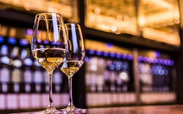 牡蠣がおいしい季節。オープンしたばかりのオイスターバーで牡蠣三昧しましょ！