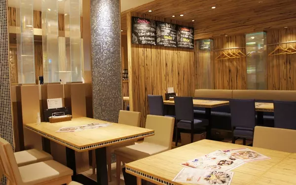 牡蠣がおいしい季節。オープンしたばかりのオイスターバーで牡蠣三昧しましょ！