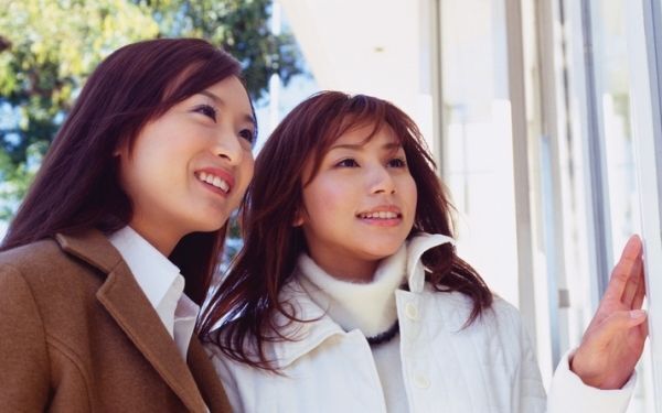 露出が少ない寒い季節も彼の心を離さないセクシーファッション4つ