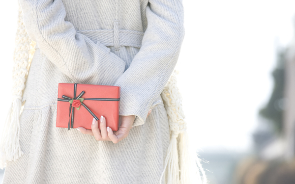 バレンタインに玉砕覚悟で告白？ いえいえ、大人アプローチで賢く距離を詰めろ！