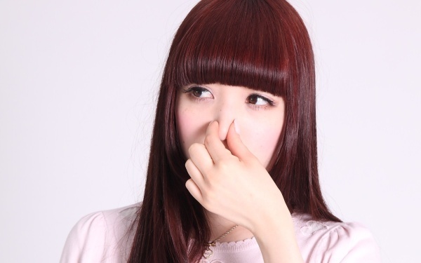 夏より臭う冬のワキ汗。ひそかにできるカンタン対処法