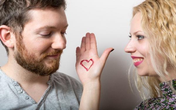 添えるのは言葉！ チョコを渡すときに男心をつかむひと言